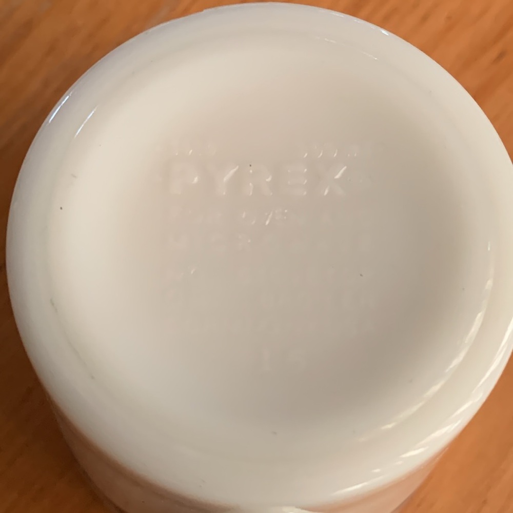 Pyrex Mug with Blue Onion Design - Picture 2 of 2